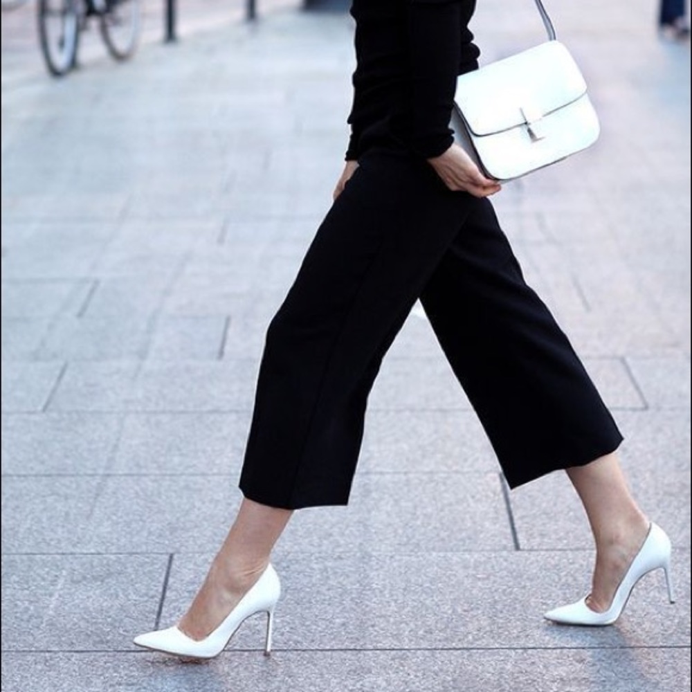 New banana republic white Madison pump heels - Picture 2 of 9
